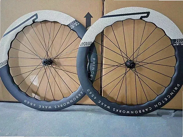 700c Carbon Fiber Road Bicycle Wheelset U Shape Clincher Tubeless Disc Brake